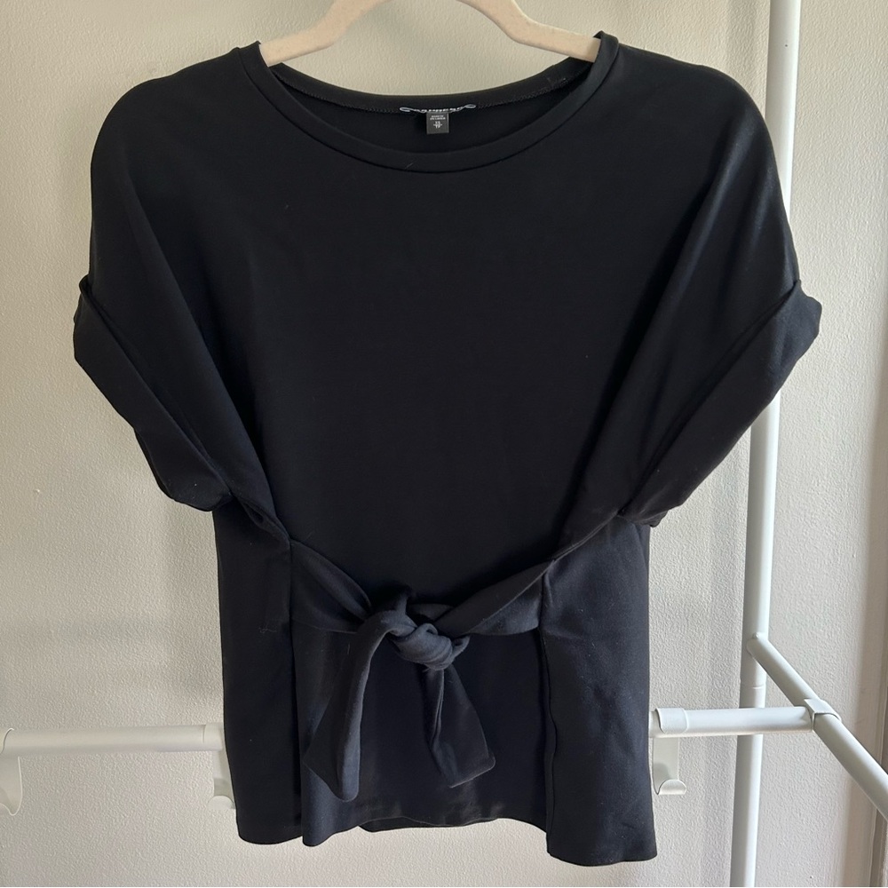 ⭐️ Express black top with rolled sleeves and side ties